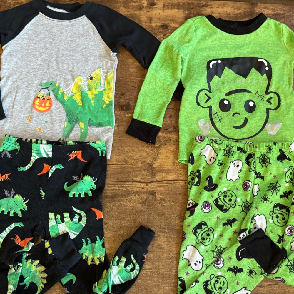 Halloween Dinosaur and Monster Kids Pajama Set 💚🧡 - Picture 2 of 4